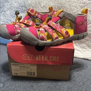 Girls keen sandals